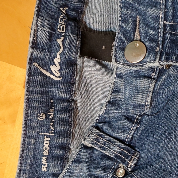 Women's size 18 boot cut Lane Bryant Jeans - Picture 2 of 4